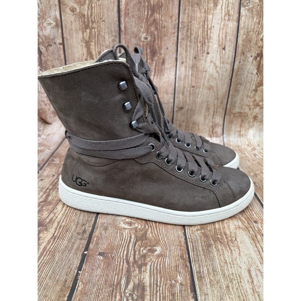 UGG Brown Leather Shearling Lined Lace Up Ankle Bootie Round Toe SIZE 6 woman - Picture 2 of 9